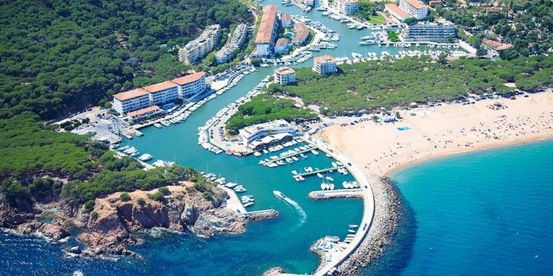 Vivir cerca del amarre: Las mejores urbanizaciones de la Costa Brava para amantes de la navegación