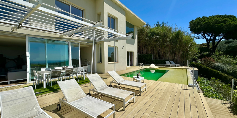 Профиль иностранного покупателя на Коста-Брава: что он ищет и как с ним связаться