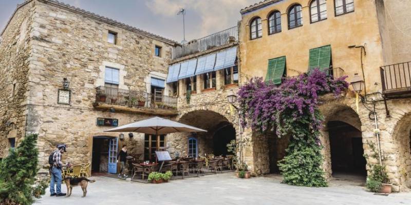 Más allá de la playa: 4 tesoros de interior en la Costa Brava que están enamorando en 2026